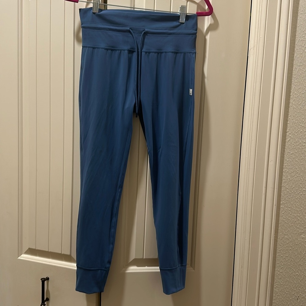 Vuori Leggings Size Large